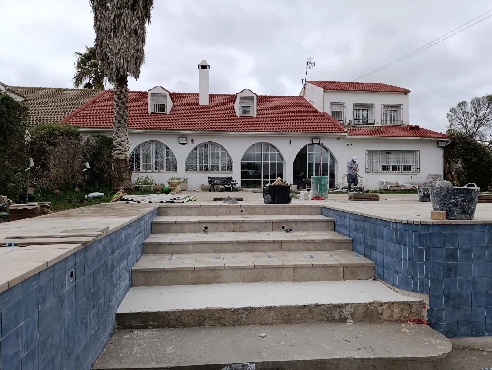 Piscina con escaleras
